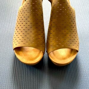 Pierre Dumas platform wedge sandals